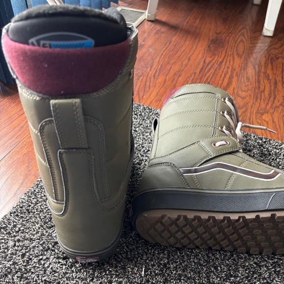 Women’s Vans Lace-Up Snowboard Boots - Picture 5 of 10